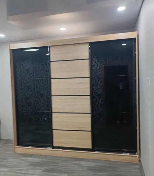 Вінниця!Шафа купе зі скляними дверцятами  Терміново