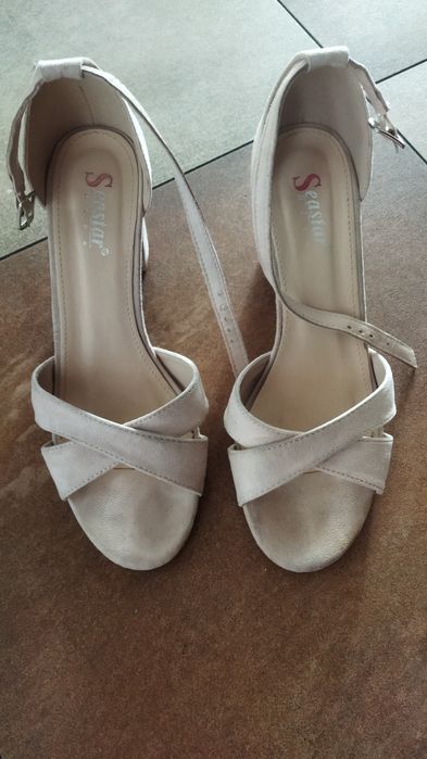 Buty na obcasie pudrowy róż