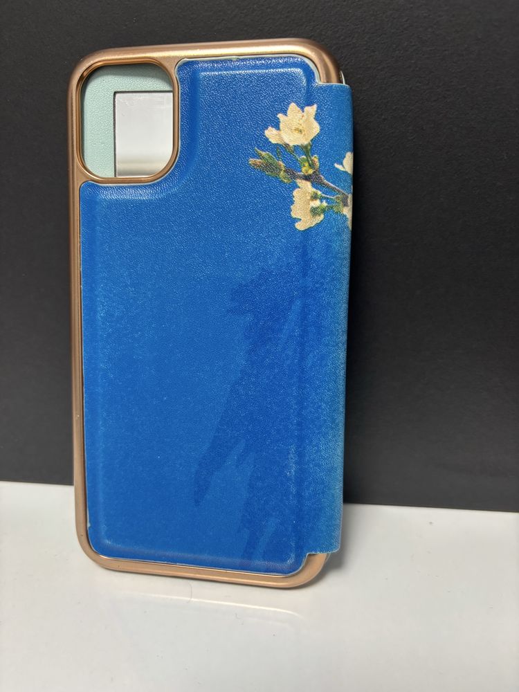 Etui na iphone 11. Ted Baker. Z klapka i lusterkiem.