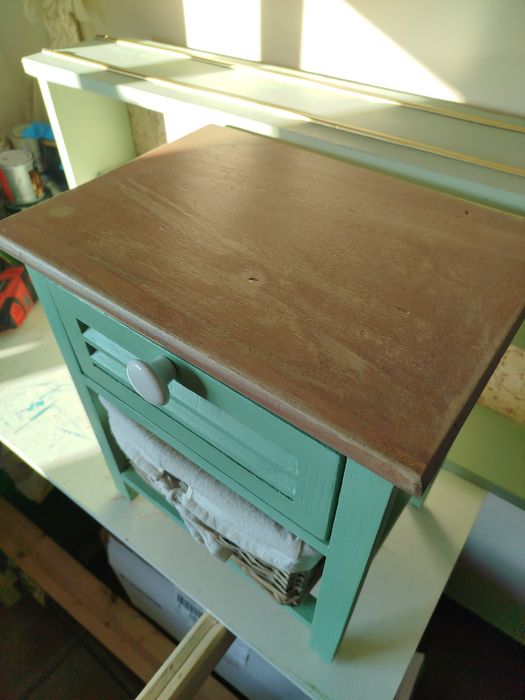 Mesinha de cabeceira ou auxiliar