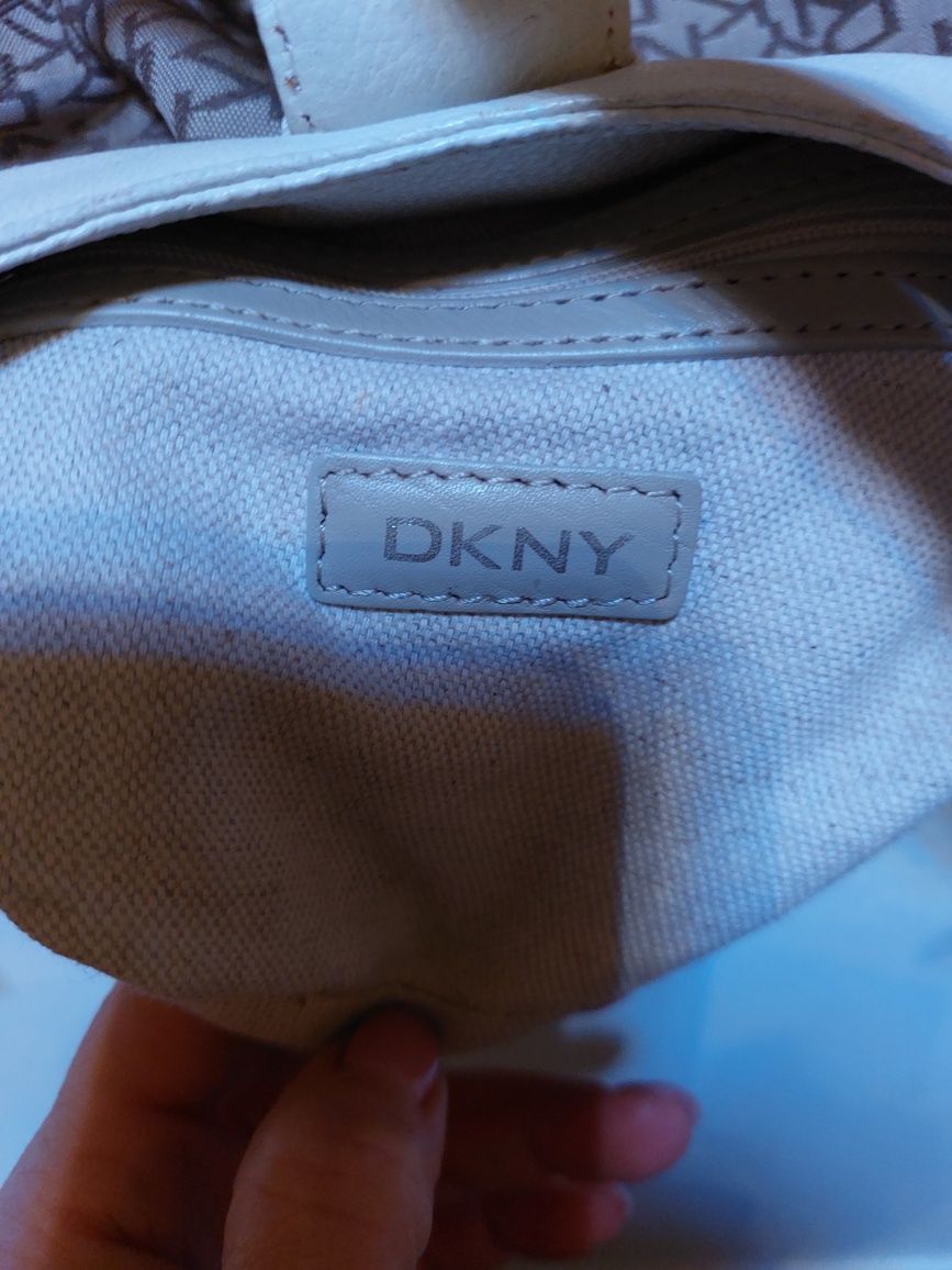 Сумка фирмы DKNY