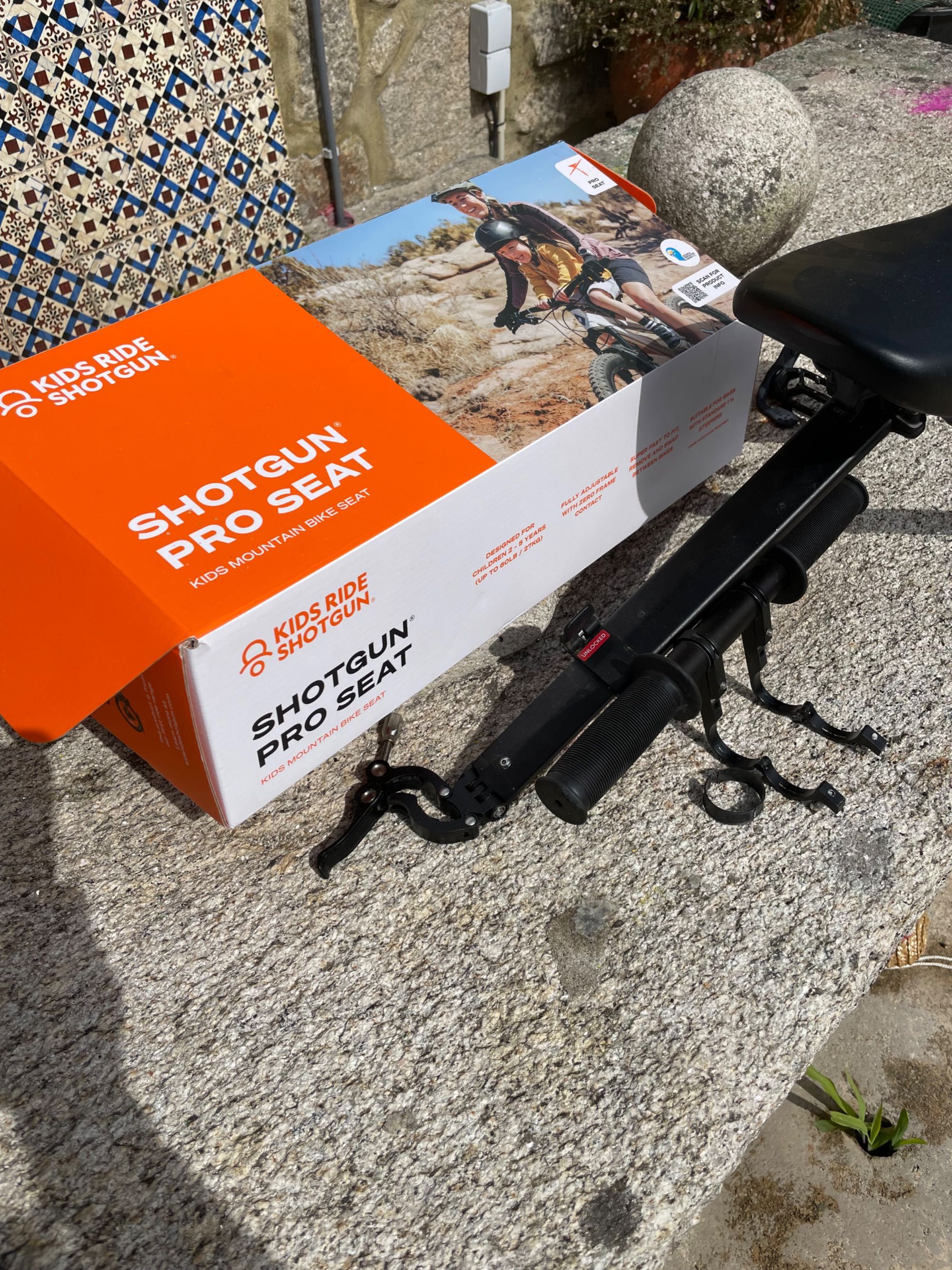 Suporte de transporte de criança na bicicleta