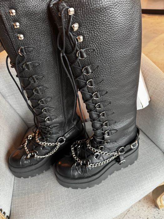 Buty typu glany carinii