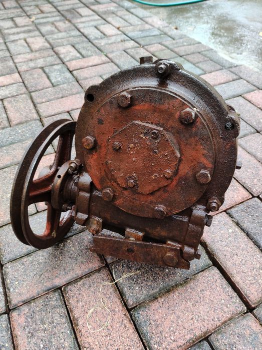 Przekładnia z wyciągarką i kołem pasowym