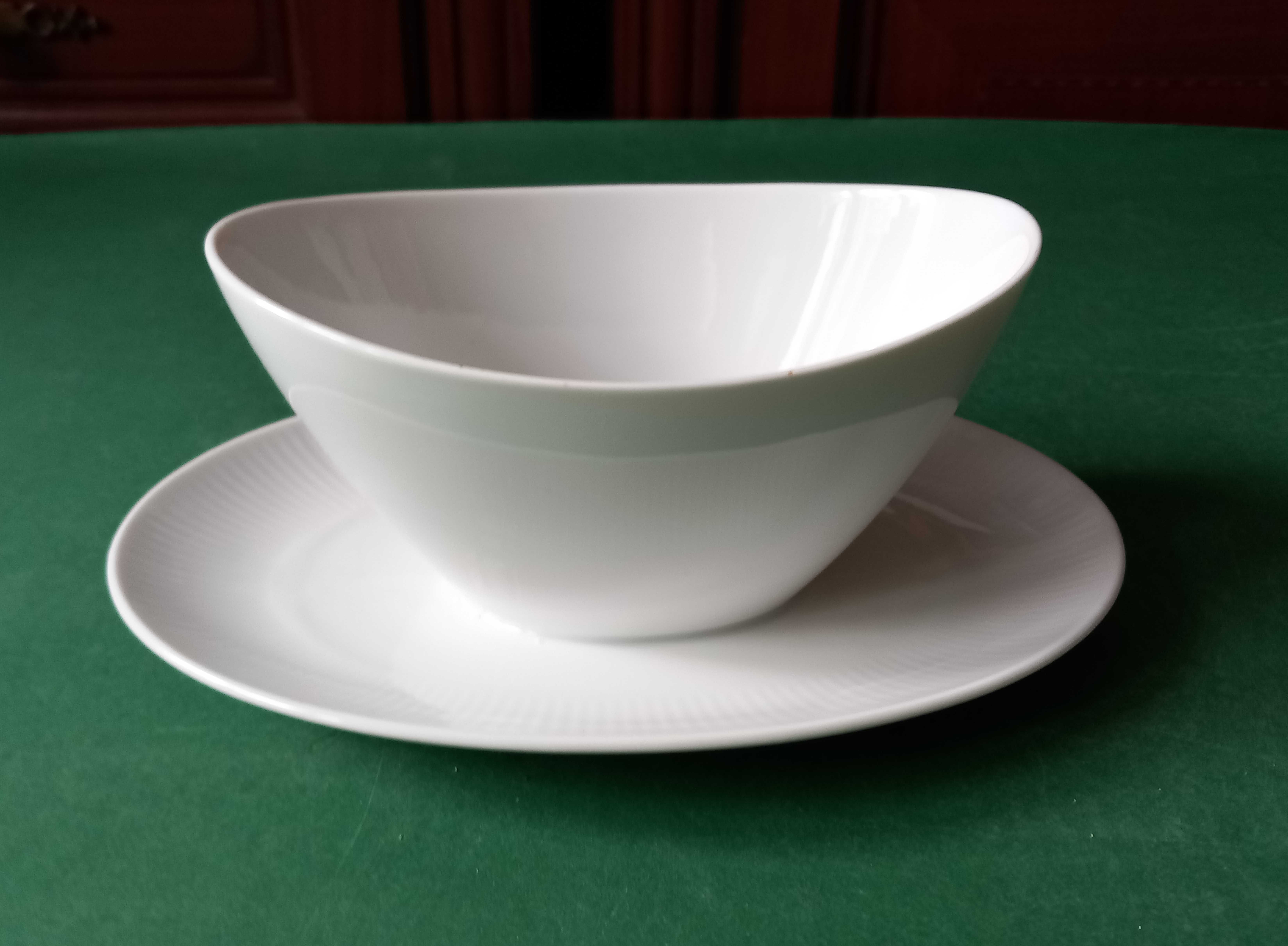 Sosjerka biała porcelana sygnatura Seltmann Weiden Bavaria "Monika"