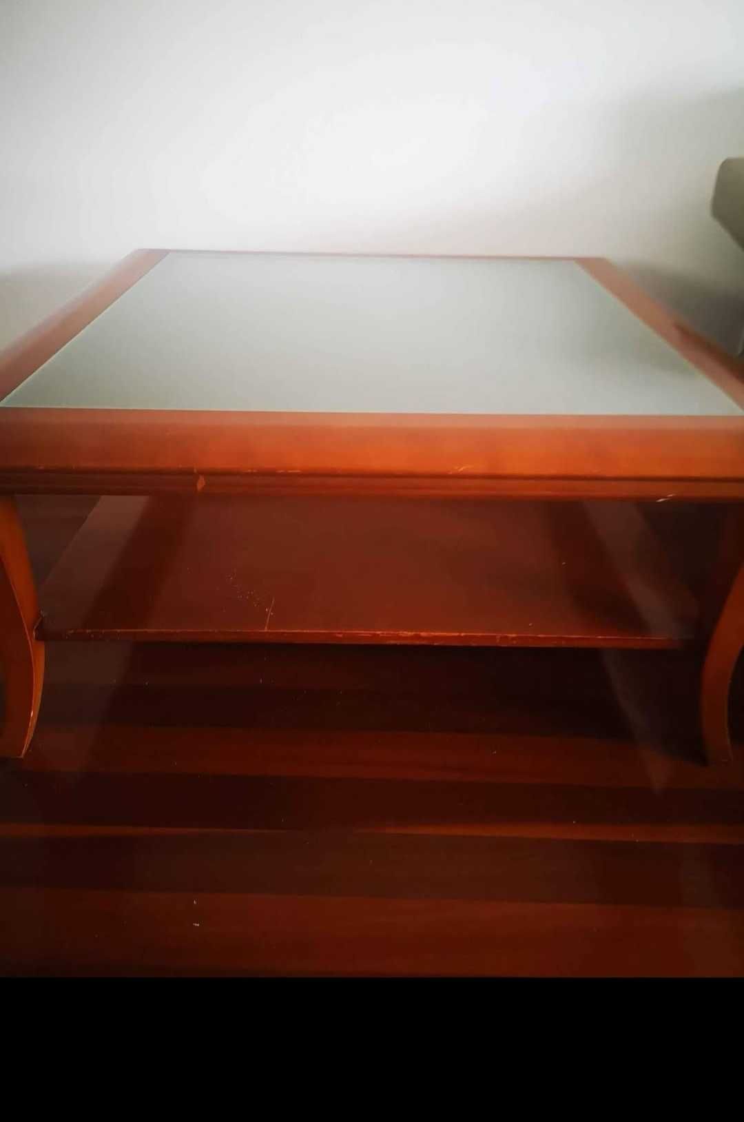 Mesa de sala em cerejeira