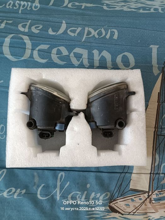 Продам противотуманки Toyota Avensis T25