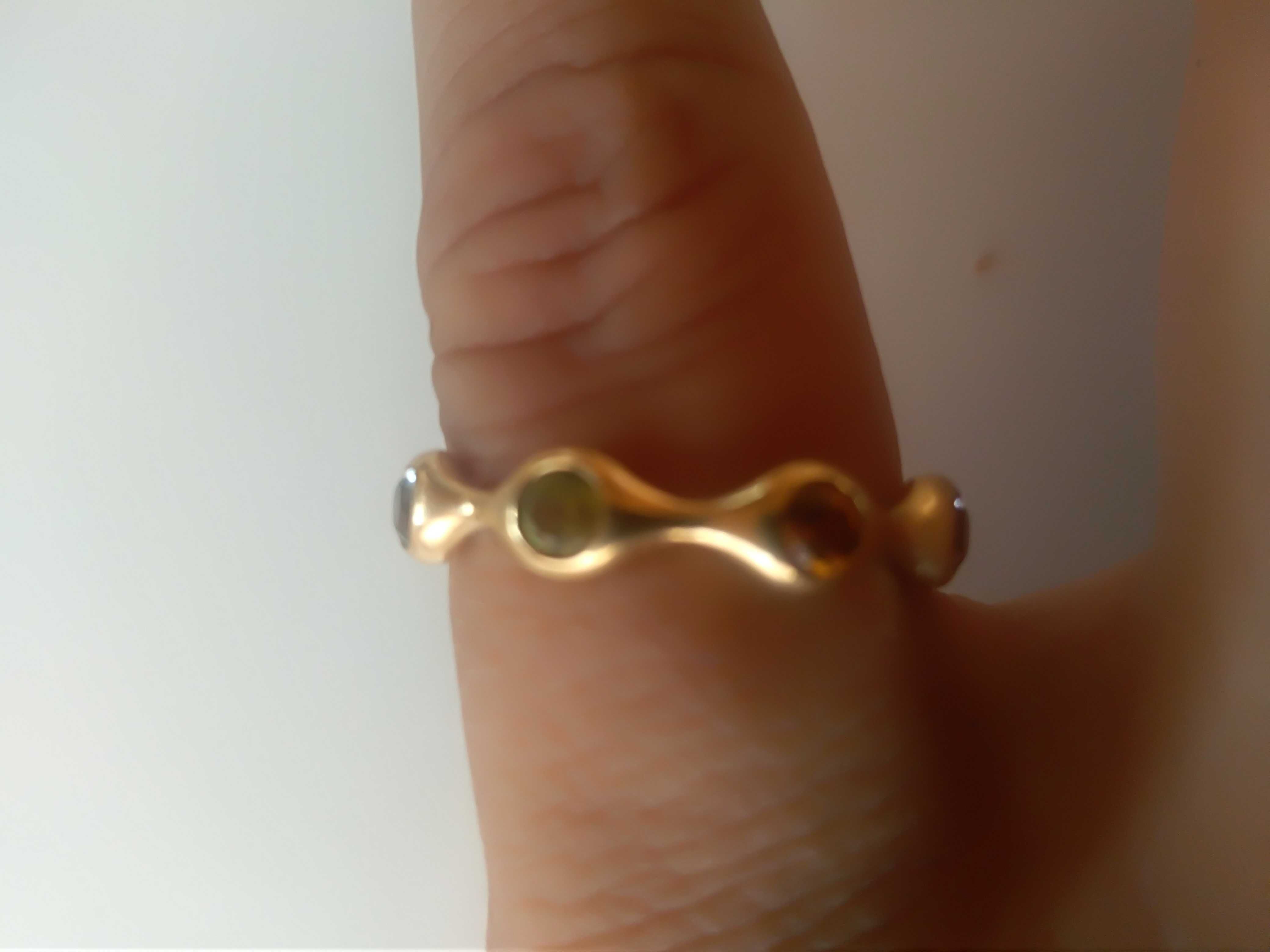 Złoty pierścionek próby 750 waga 4.2 grama
