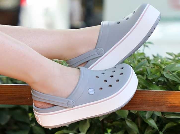 Стильные Кроксы женские на платформе Crocs Crocband Platform крокс