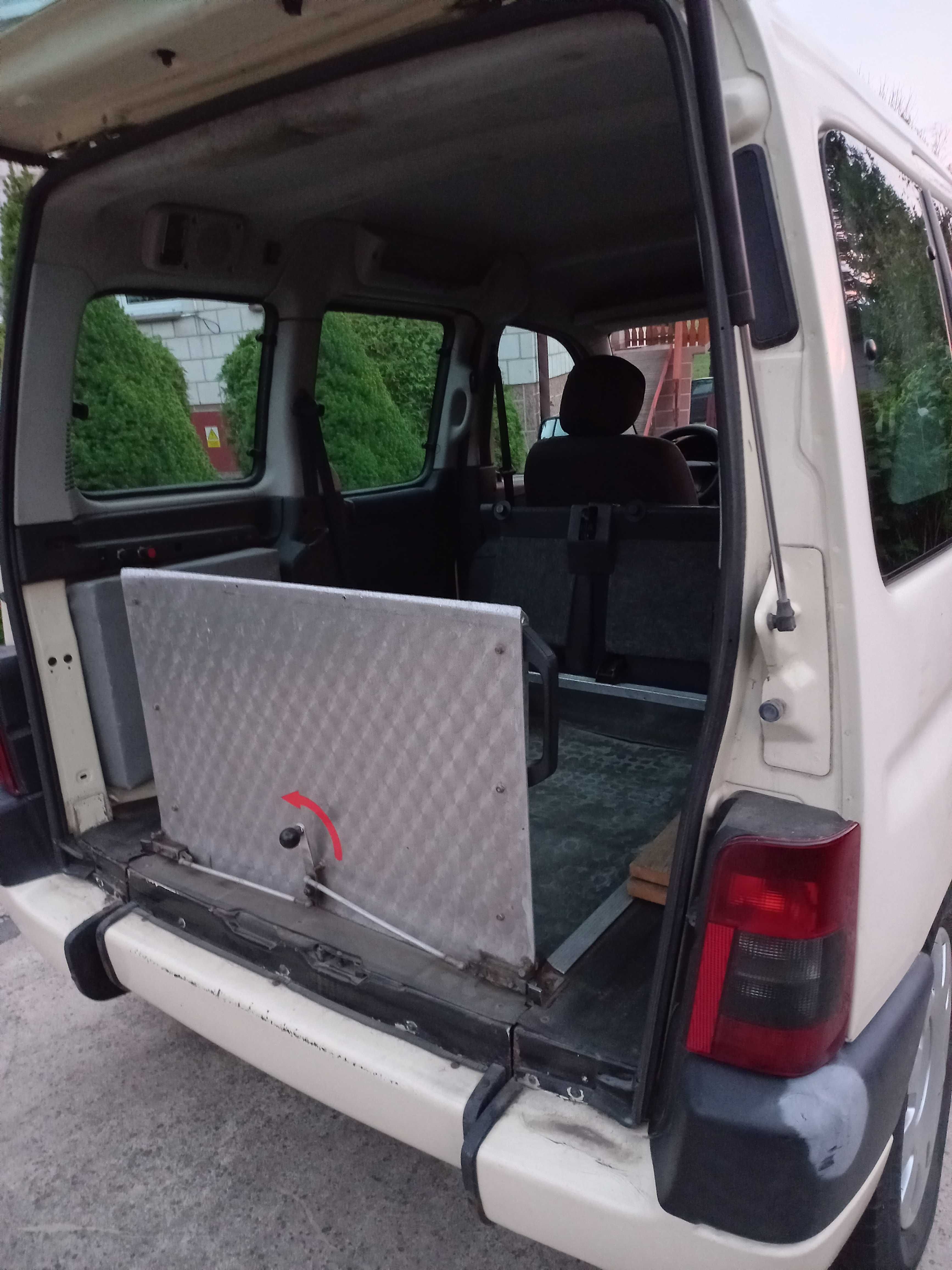 Citroen Berlingo 2,0 HDI z wjazdem dla osoby niepełnosprawnej na wózku