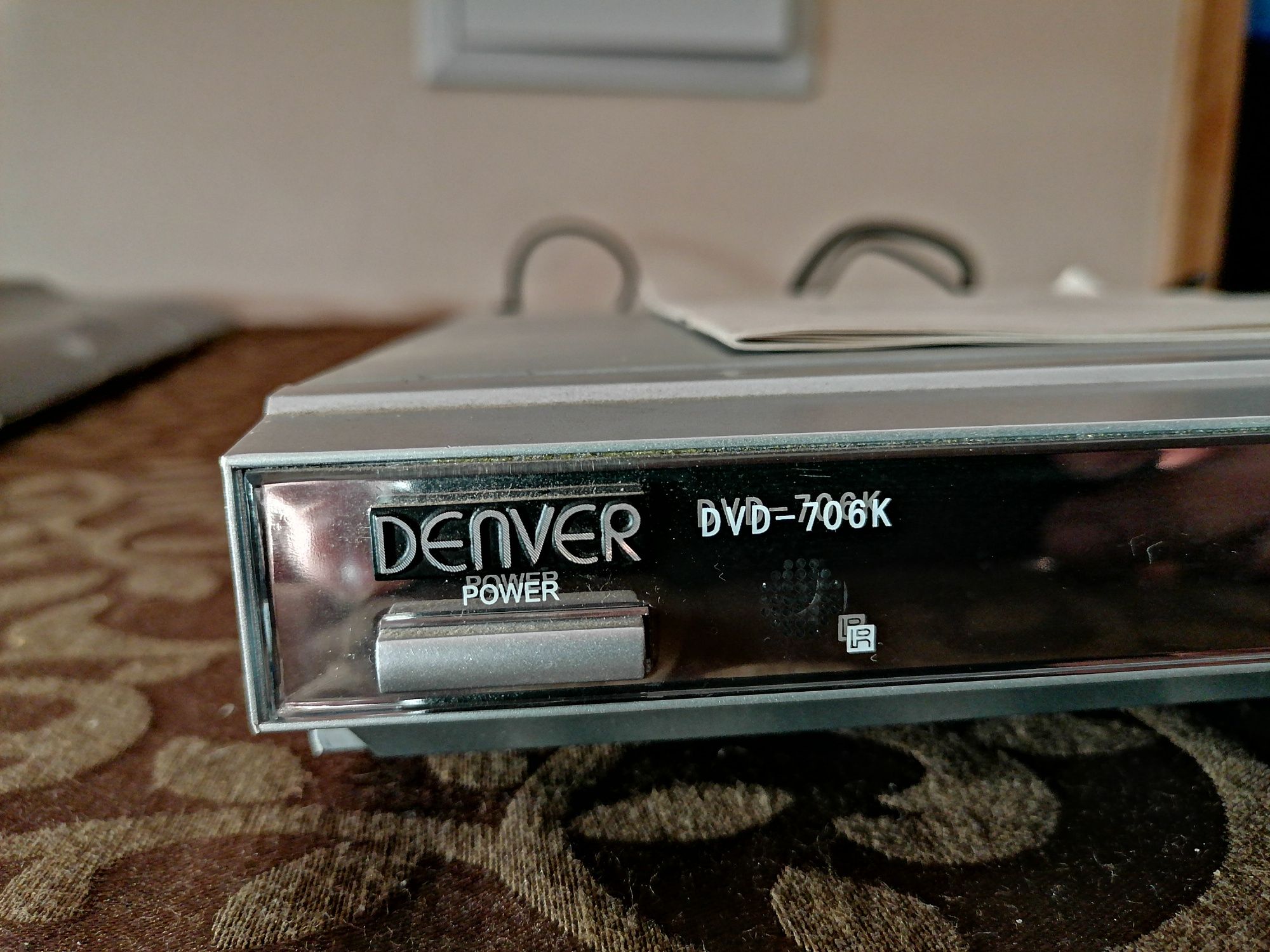 Leitor DVD  Denver  706 K  como Novo