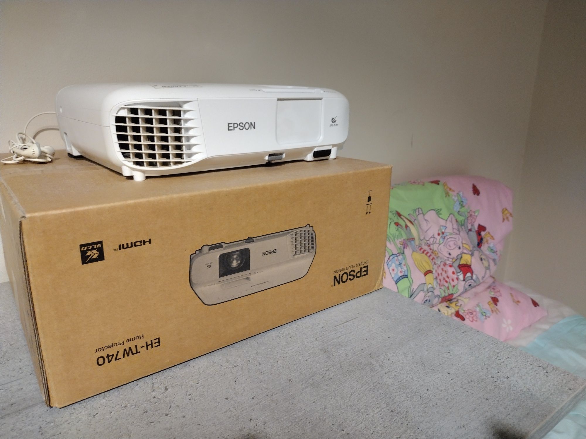 Epson EH-TW740 projector