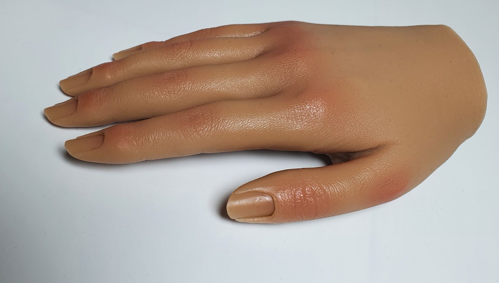 Ultrarealistyczna dłoń do nauki manicure, hybrydy itp.