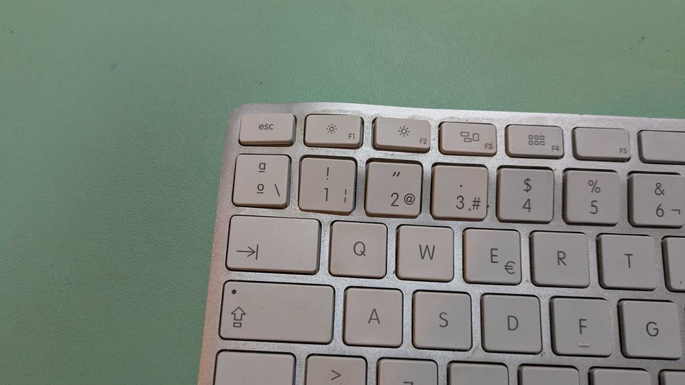 Teclado Apple Branco referencia 1843 para Peças