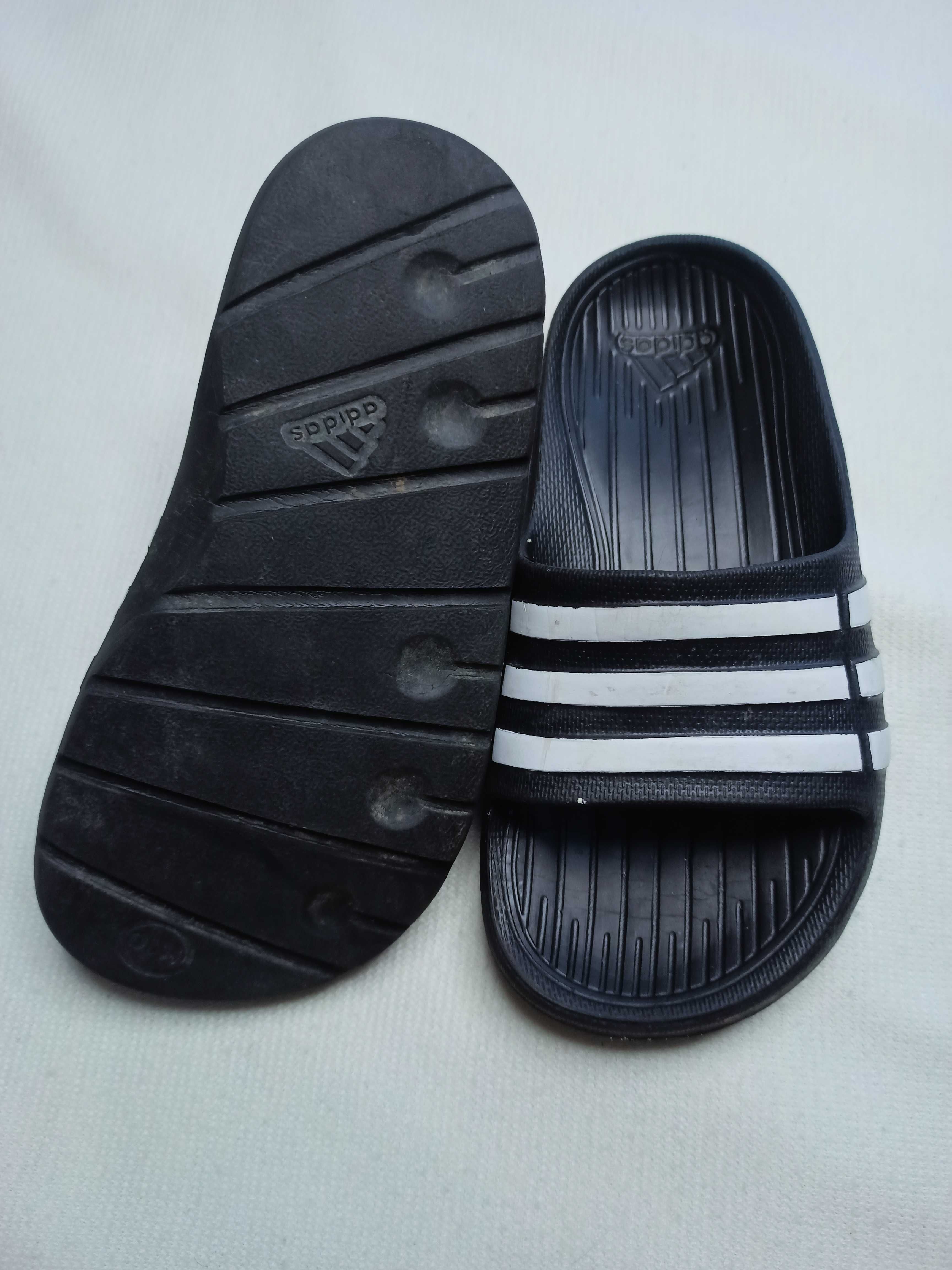 Шлепанцы adidas kids flip flops
Легкие шлепанцы Adidas