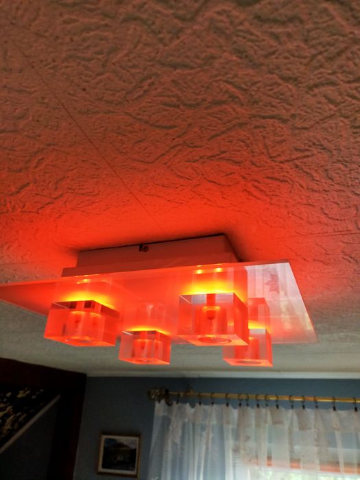 Żyrandol ledowo żarówkowy