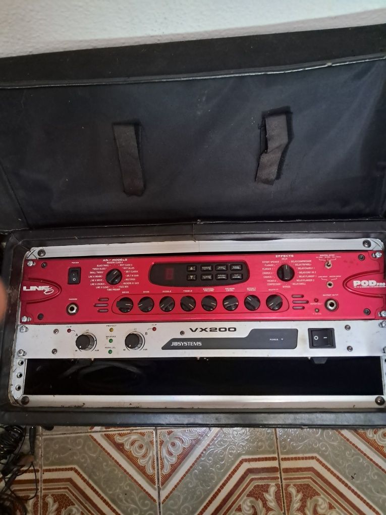 Rack com LINE6 POD PRO/ Amplificador  JBSYSTEMS 200w