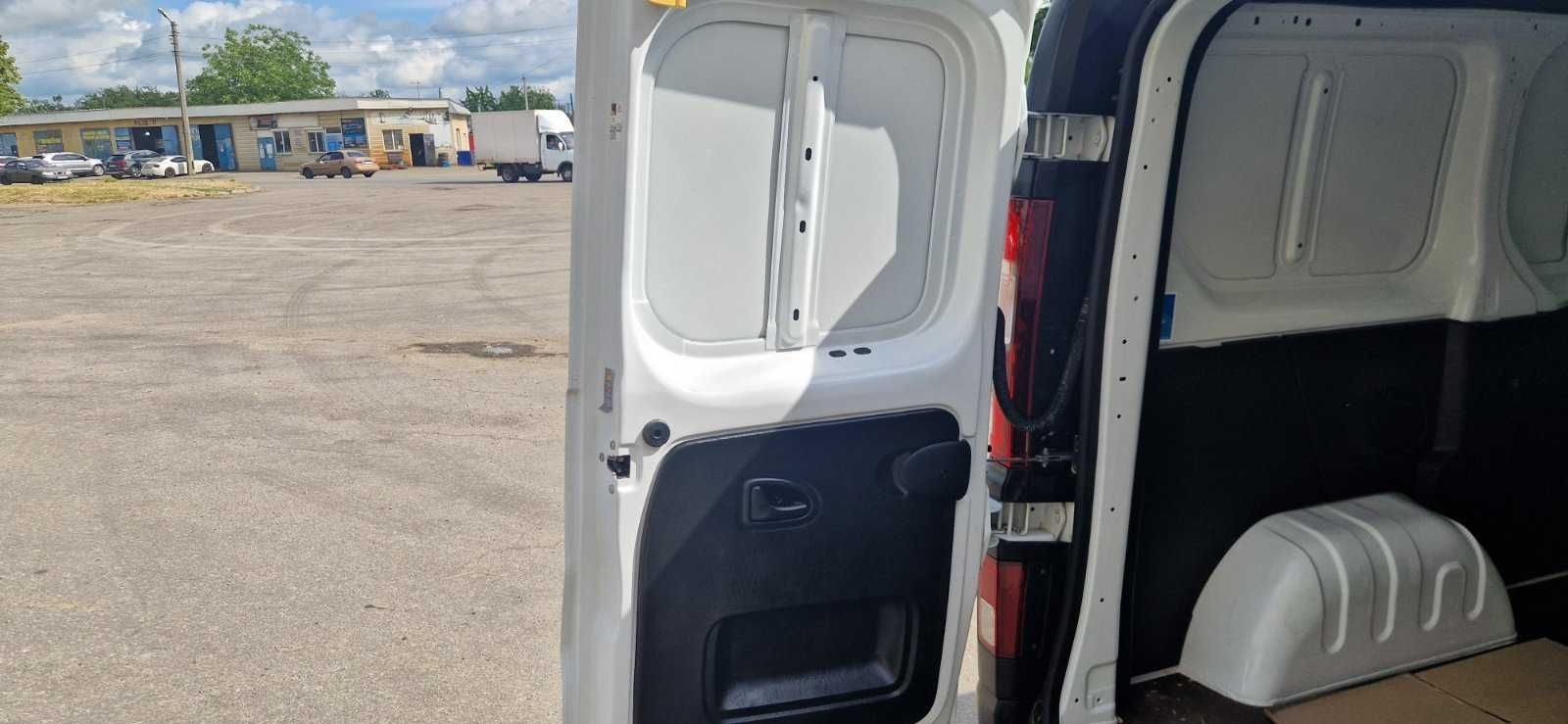 Renault Trafic 2020 3 покоління (FL) • 2.0 dCi MT 145 л.с (107 кВт)