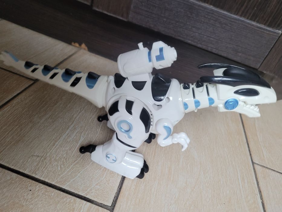 Інтерактивний робот "Дракон"