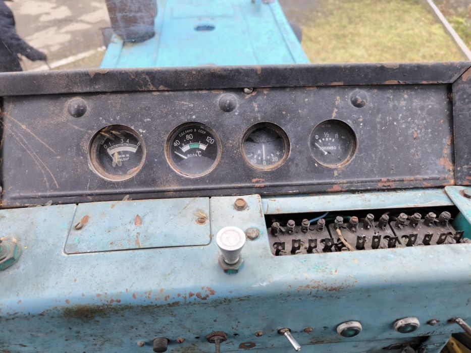 Трактор ЮМЗ-6 1981 року, з документами, справний.