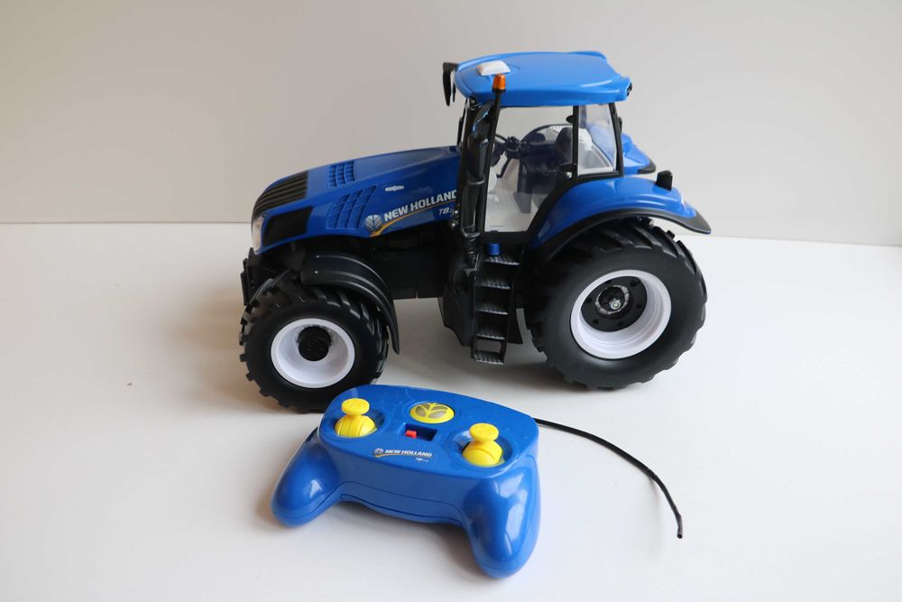 трактор New Holland T8.320 от Maisto на радиоуправлении Большая модель