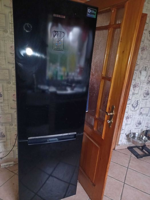 Sprzedam stoły i AGD.