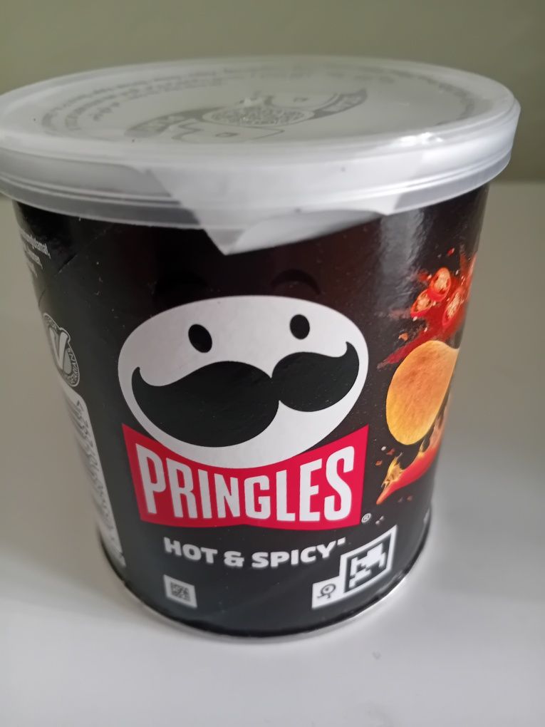 Chipsy PRINGLES hot & spice 8 sztuk 40g.