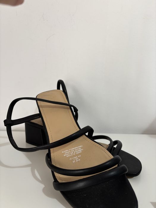 Sandalia preta baixa