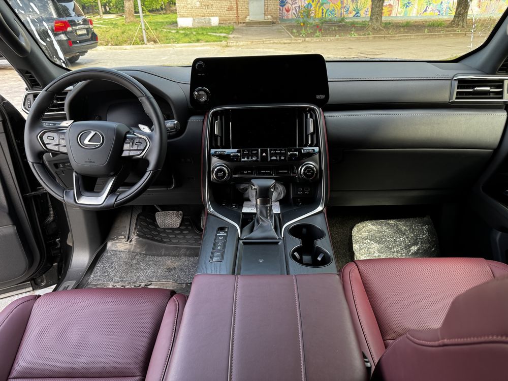 Lexus LX500D новий