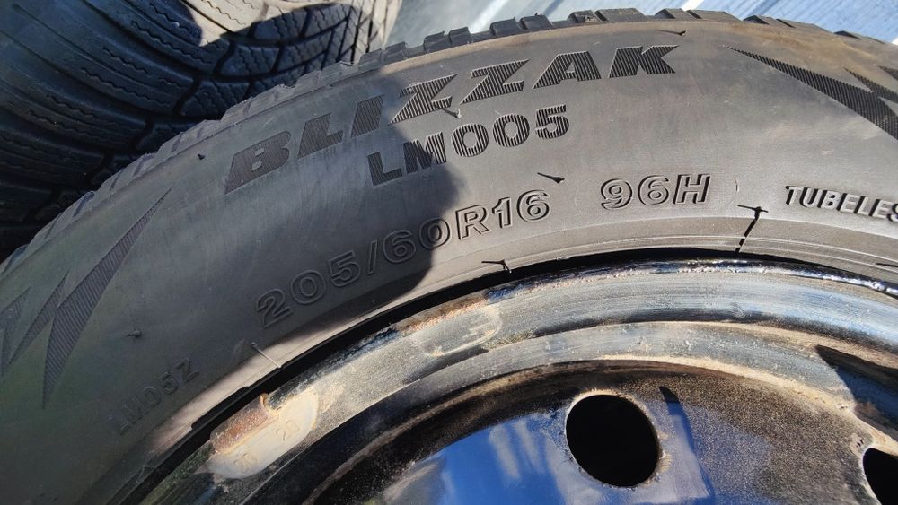 3 pełnowymiarowe koła 205/60/16 Bridgestone 5x114.3 zapas / dojazd / m