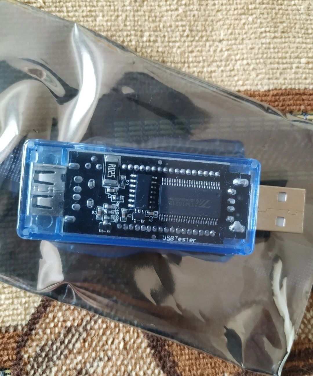 Mini Multimetro digital com entrada USB tipo A