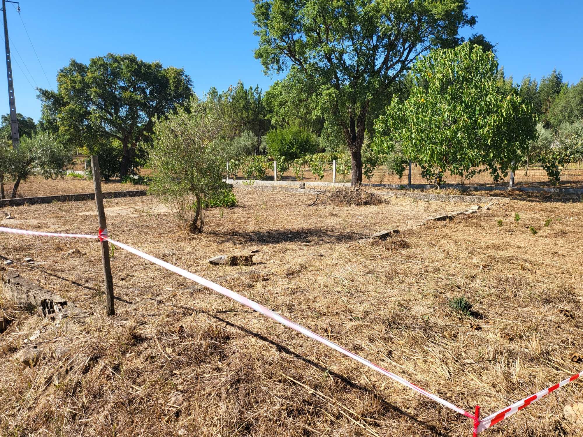 Terreno para construção com 986m2 no Penedo - VILA DE REI