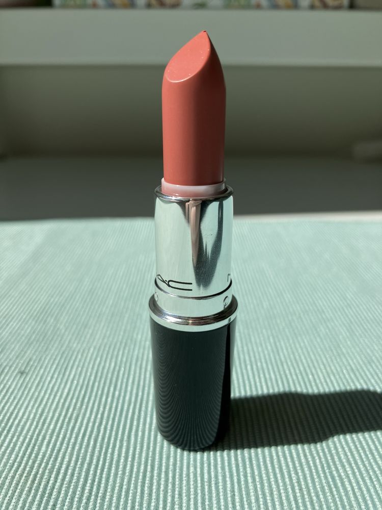 Szminka pomadka MAC Sellout