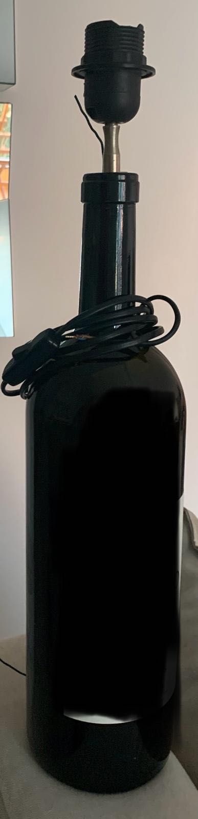 Candeeiro de Vidro Garrafa de Vinho. Valor 25€
