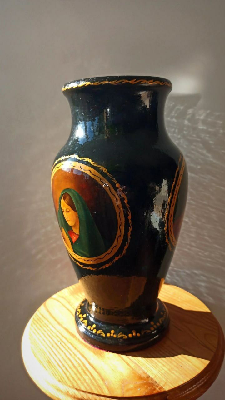 Продам  деревянную декоративную вазу с розписью/ликами святых