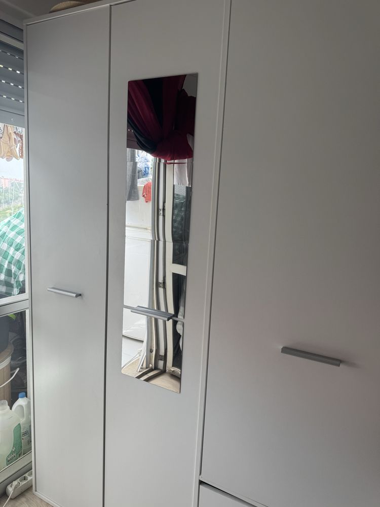 Roupeiro novo com apenas 1 mes de uso