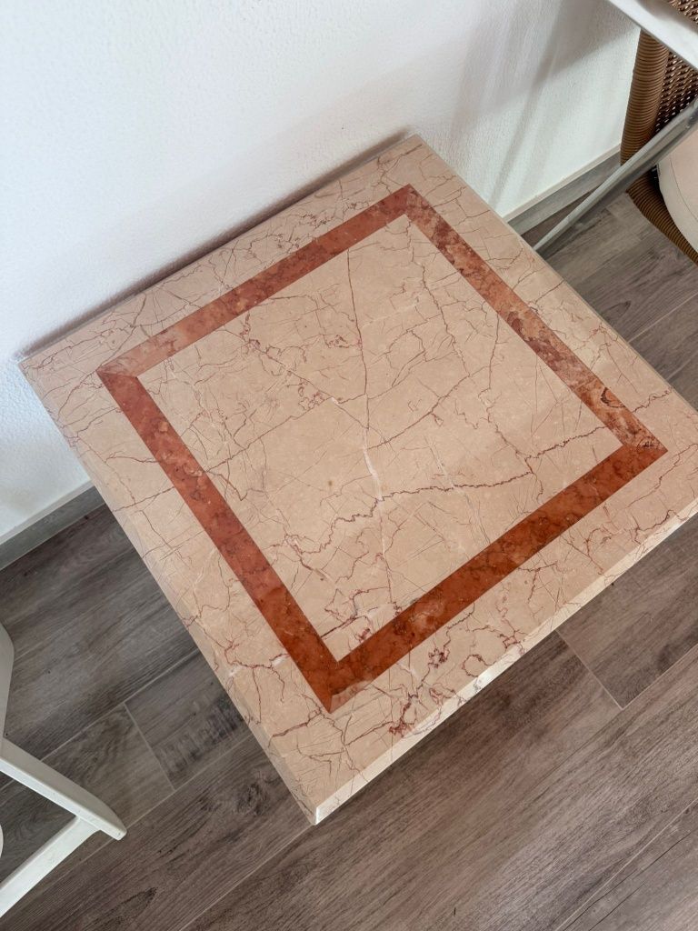 Mesa de apoio/ centro de mármore