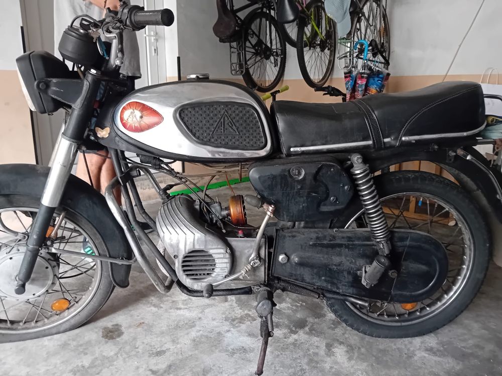 Vendo Mota usada , disponivel para negociar , mota anda ,