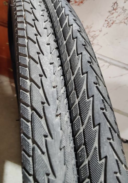 Praktycznie nowe opony 40-622 , 700X 380 

50-80P.S.I

(3.4-5.5

bar/3