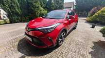 Toyota C-HR praktycznie nowa.