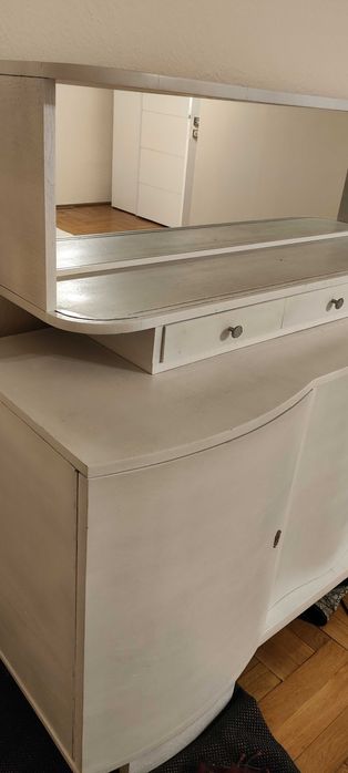 Kredens biały z lustrem