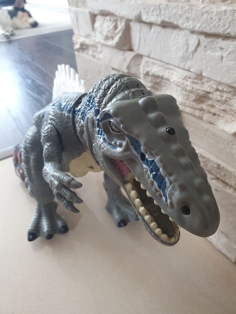 Dinozaur ziejący parą!!