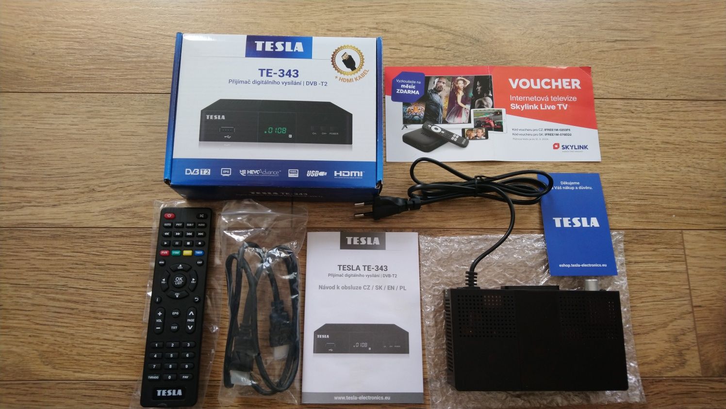 Dekoder DVB-T2 HEVC firmy Tesla TE - 343 + kabel HDMI.