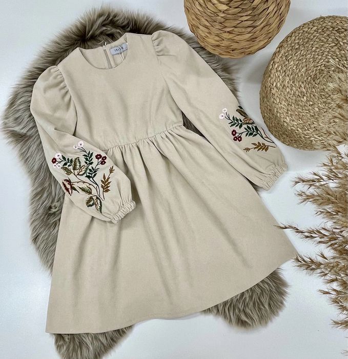 сукня з вишивкою для дівчинки 128,134,140,146,152