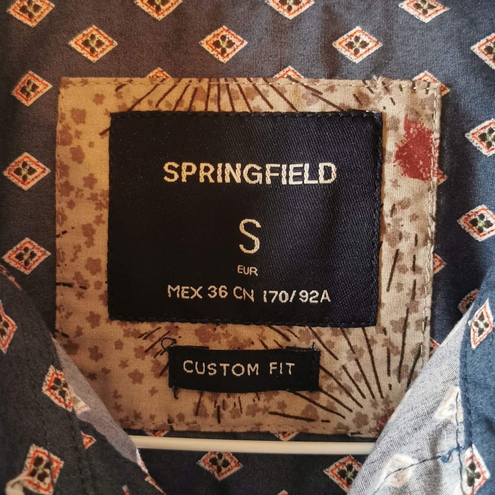 Camisa com padrão da Springfield tamanho S Custom Fit