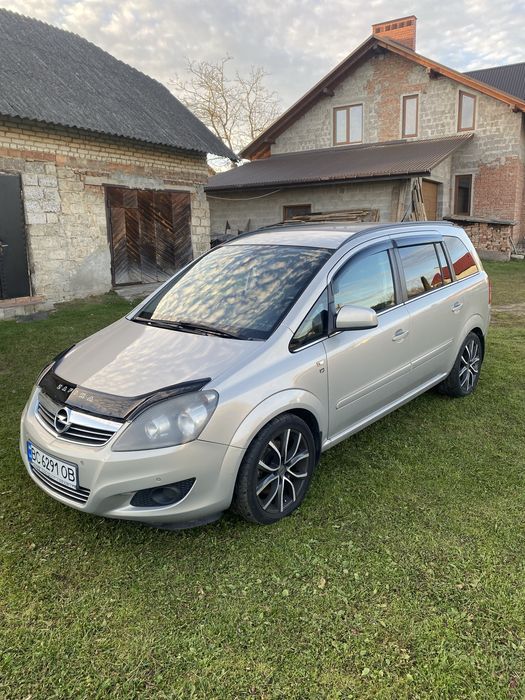 Opel Zafira 2010 рік