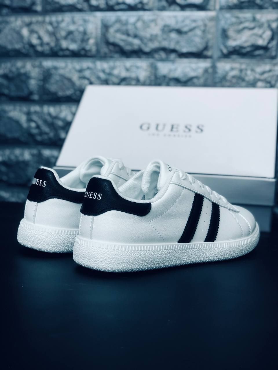 Женские кроссовки guess белые кожаные кеды супер удобные