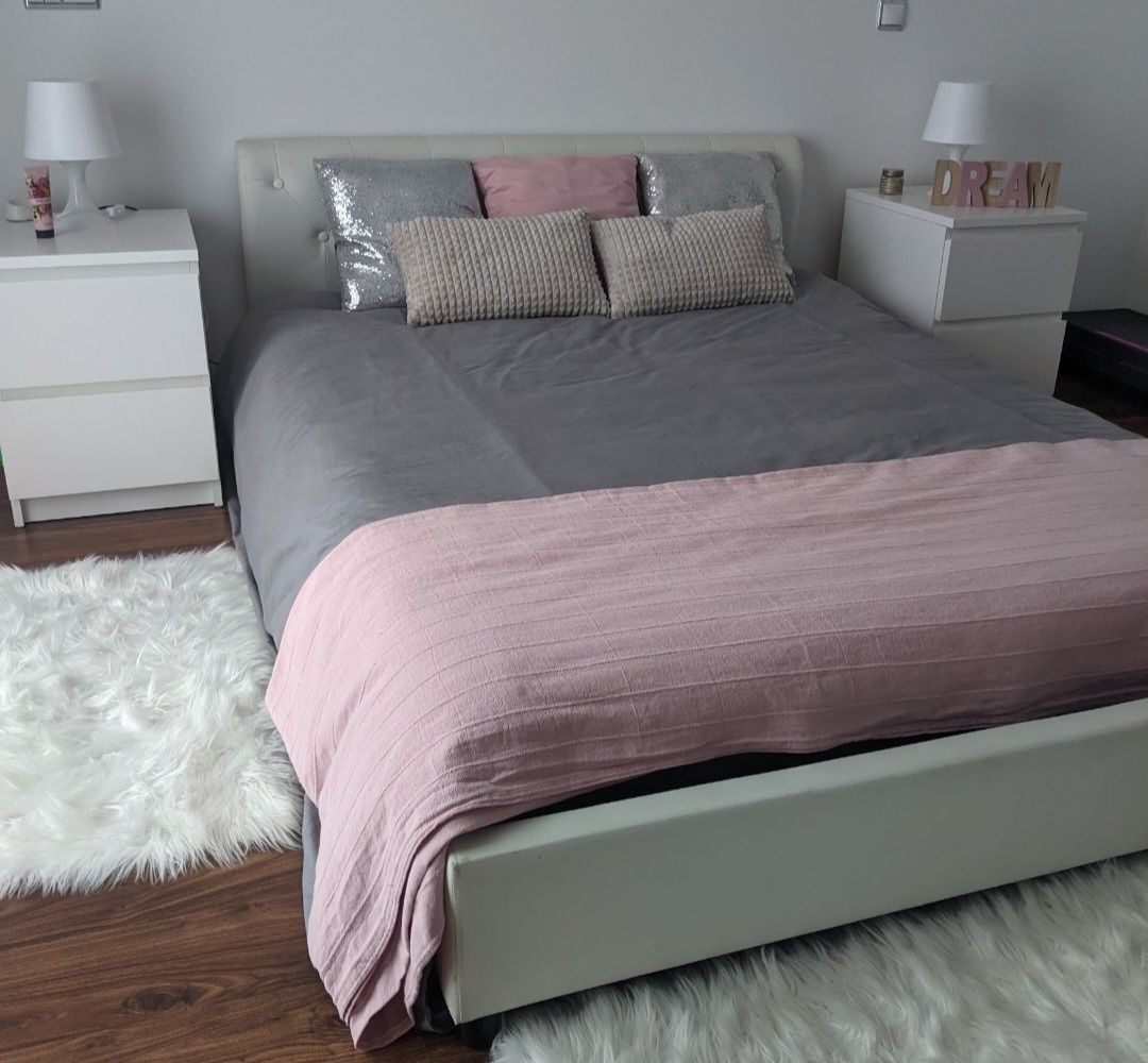 Cama Branca 140x200 com estrado