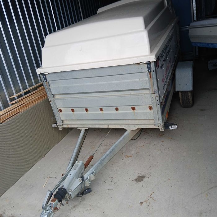 Przyczepa lekka z pokrywą, podwójna wys. burty