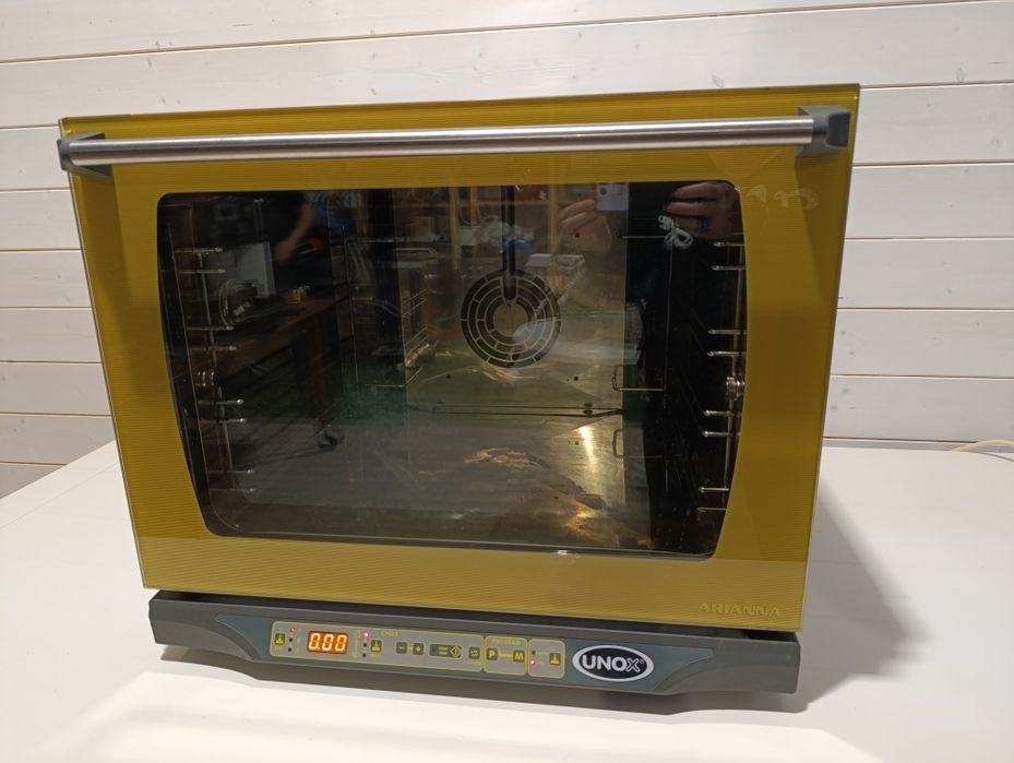 Piec konwekcyjno-parowy Unox XF 135.